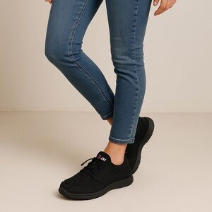 LARNMERN Women’s Slip-On Work Shoes – Black (Size 7 / EUR 37) composite toe caps